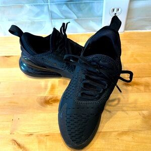 women’s NIKE airmax270 size 6
